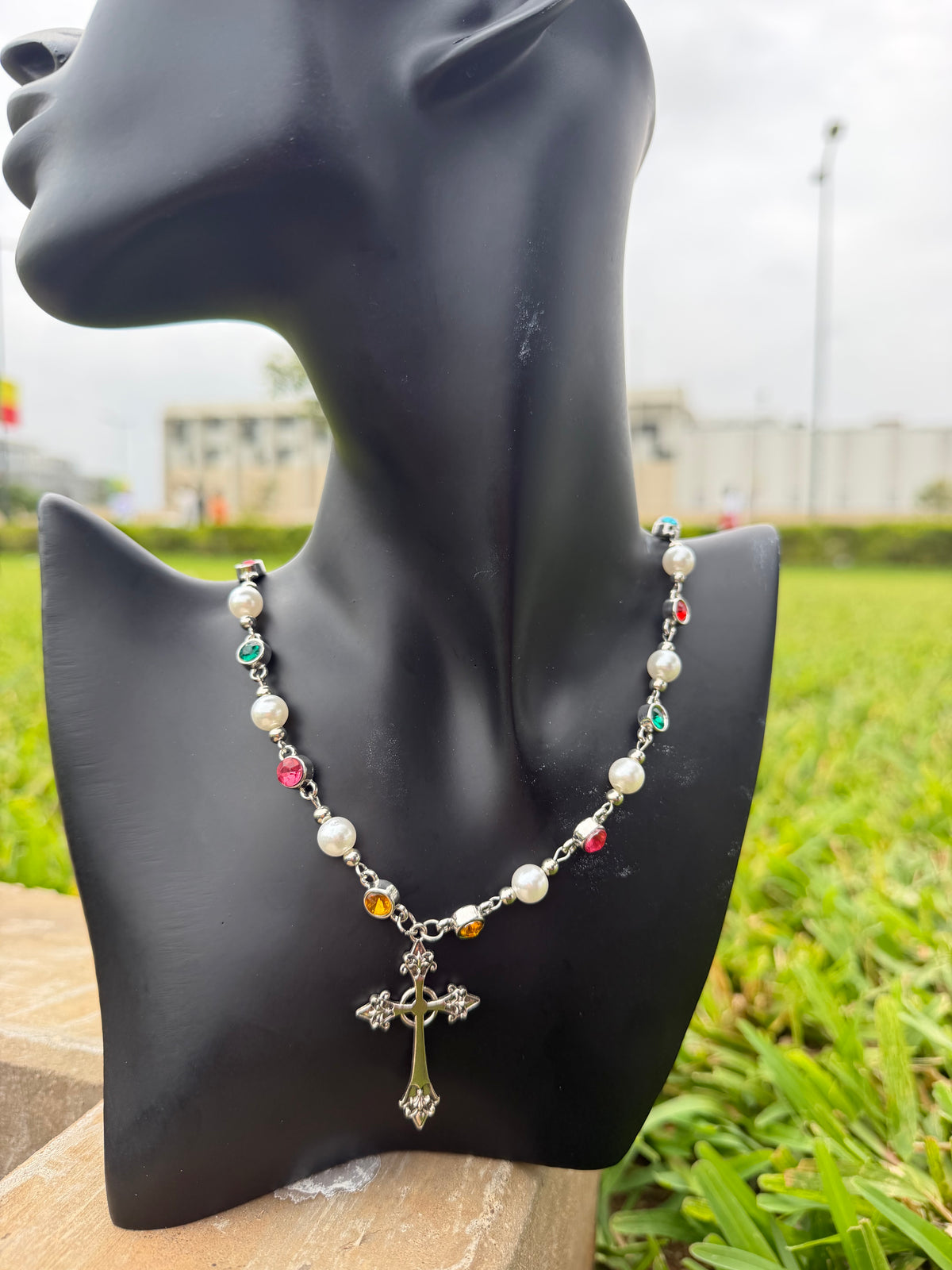 Collier croix et perles de cristal