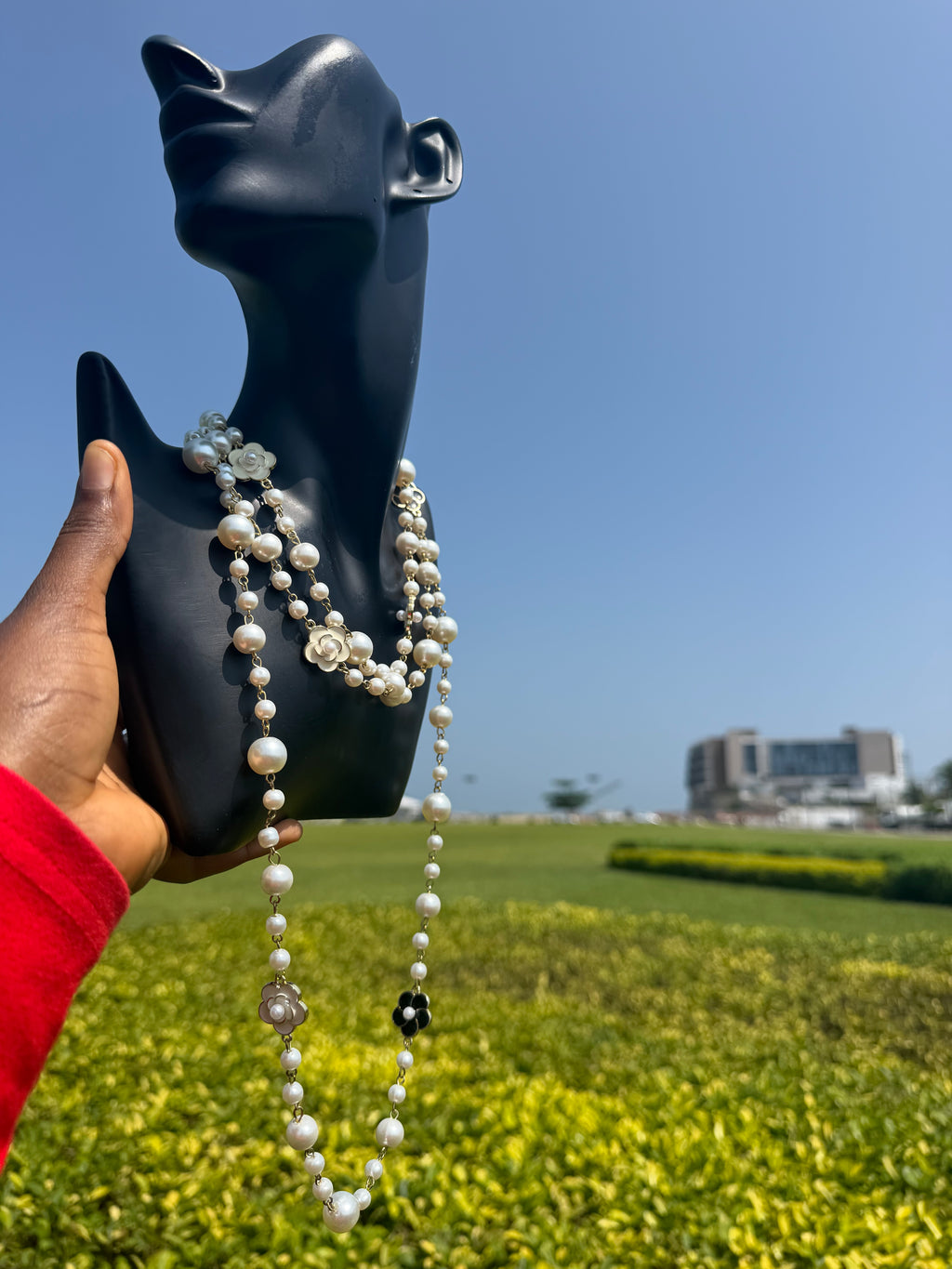 Collier perles et fleur dorée