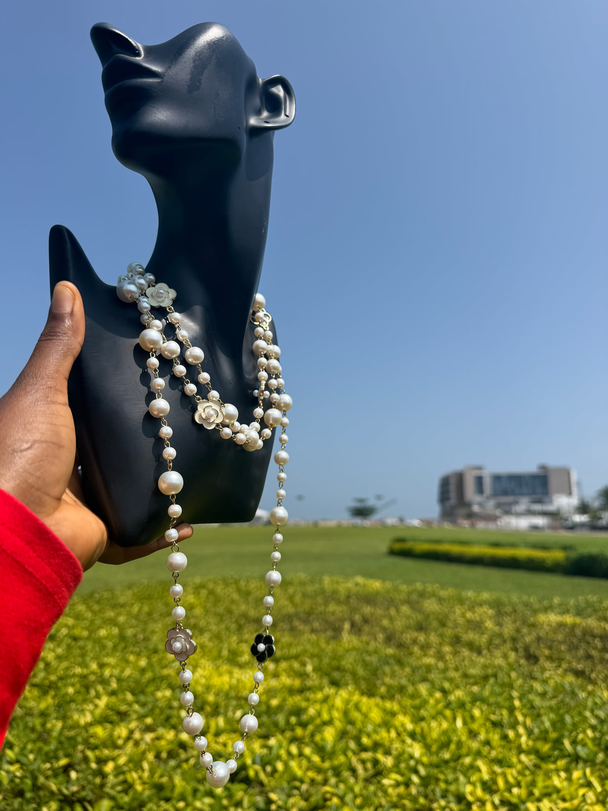 Collier perles et fleur dorée