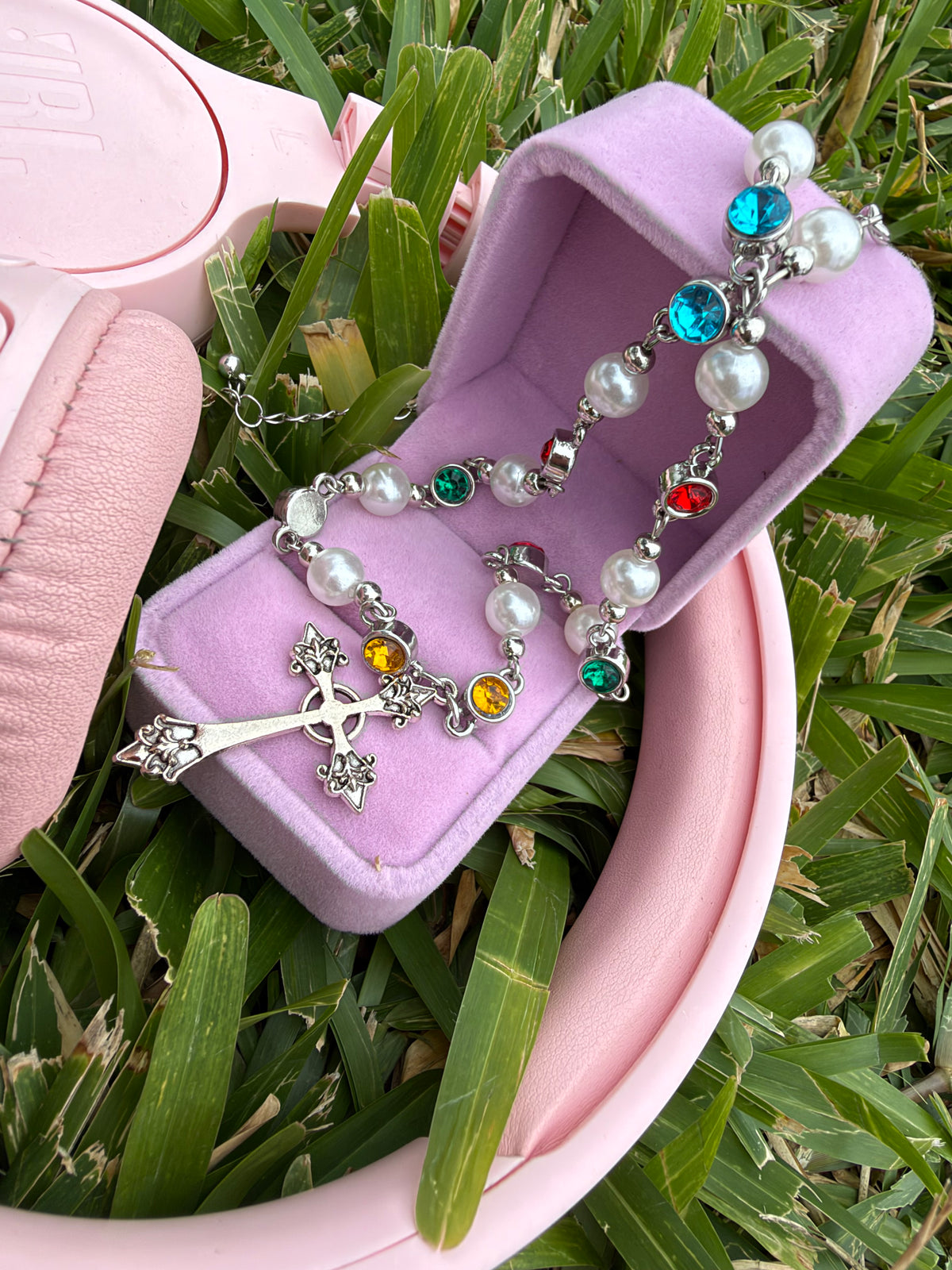 Collier croix et perles de cristal