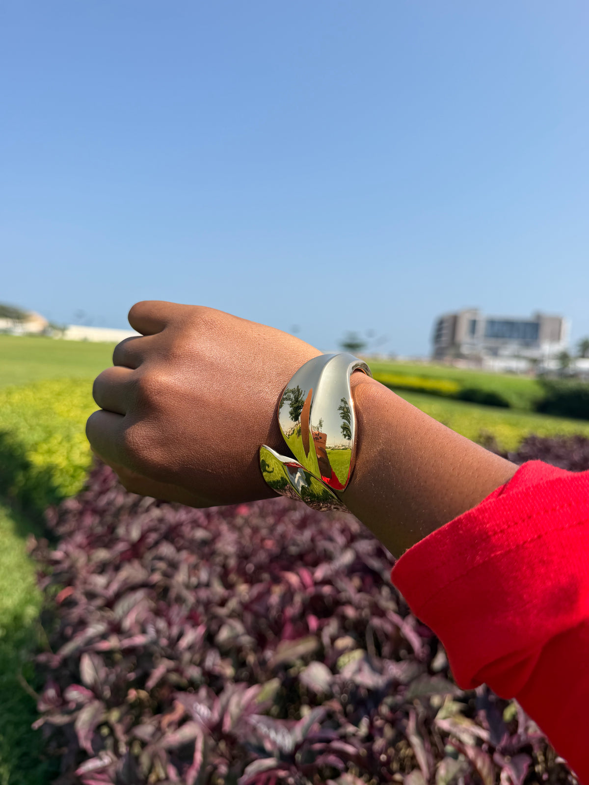 Bracelet manchette à estampe émaillée