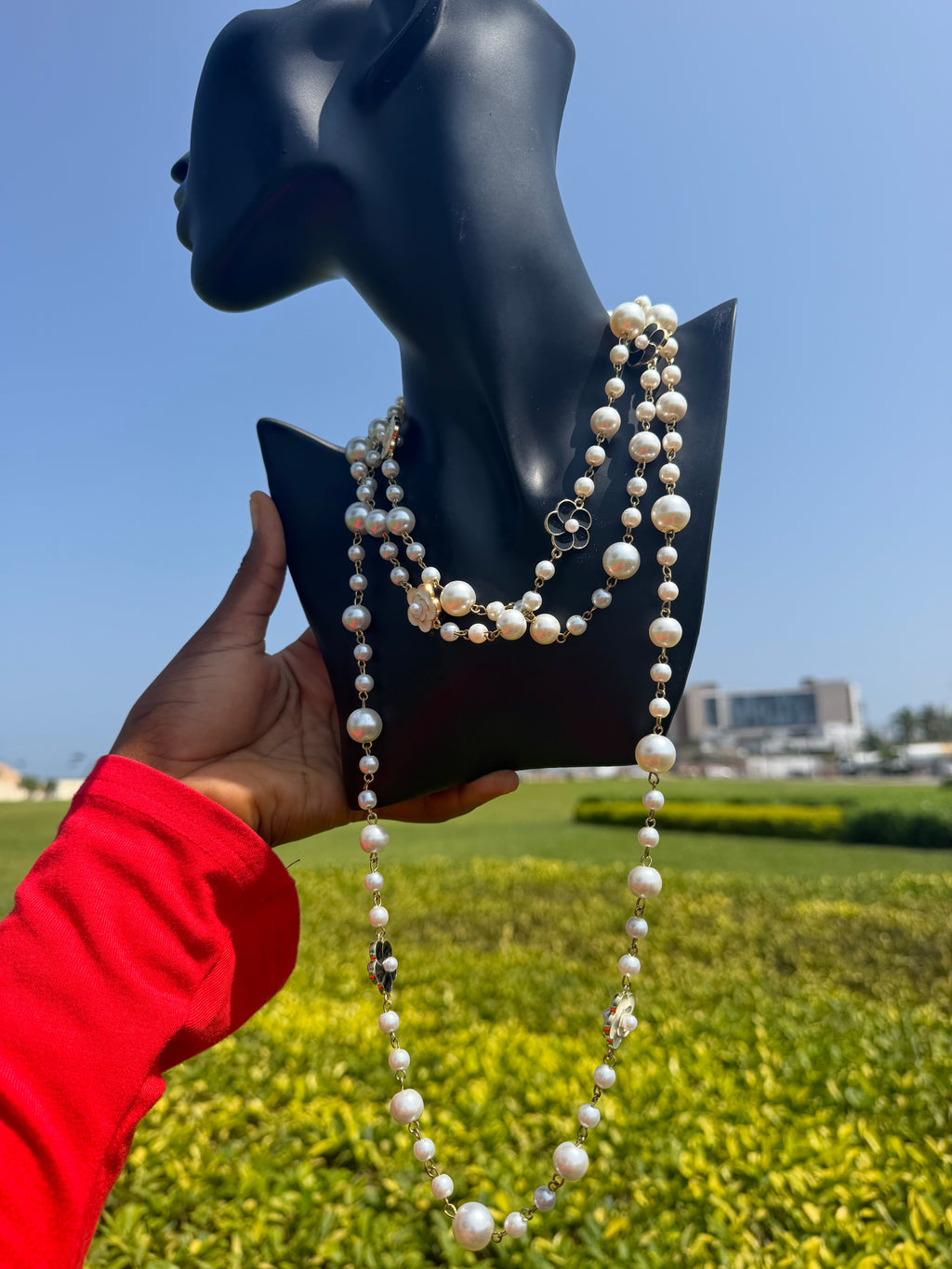 Collier perles et fleur dorée