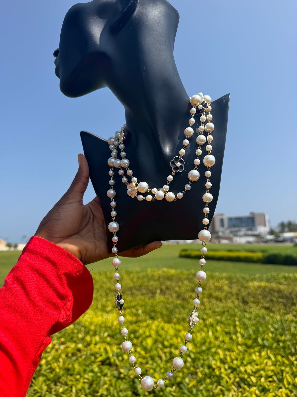 Collier perles et fleur dorée